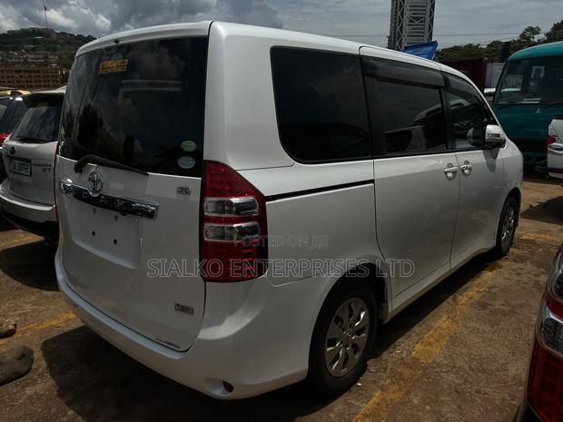 Toyota Noah 2013 White