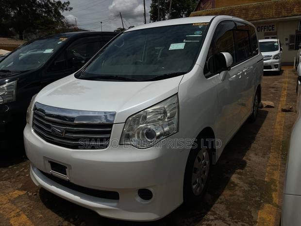 Toyota Noah 2013 White