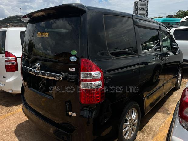 Toyota Noah 2013 Black