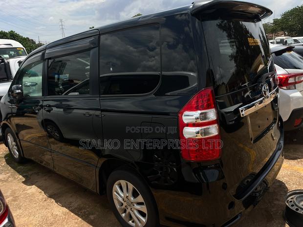 Toyota Noah 2013 Black
