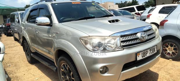 Toyota Fortuner 2010 Silver
