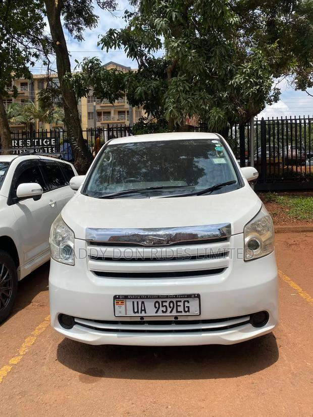 Toyota Noah 2009 White
