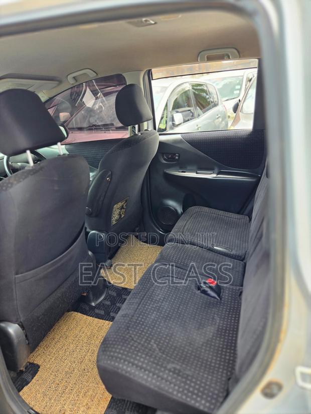 Toyota Ractis 1.5 FWD 2009 Silver