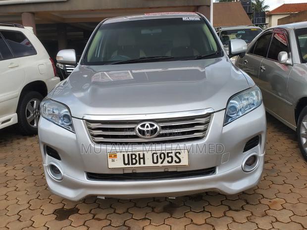Toyota Vanguard 2010 Silver