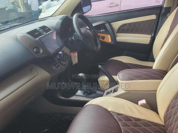 Toyota Vanguard 2010 Silver