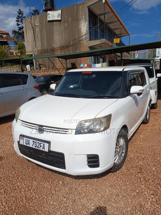 Toyota Corolla Rumion Hatchback 1.8 FWD 2011 White