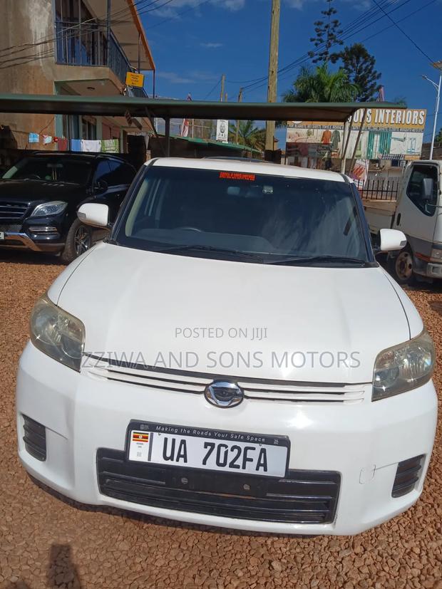 Toyota Corolla Rumion Hatchback 1.8 FWD 2011 White