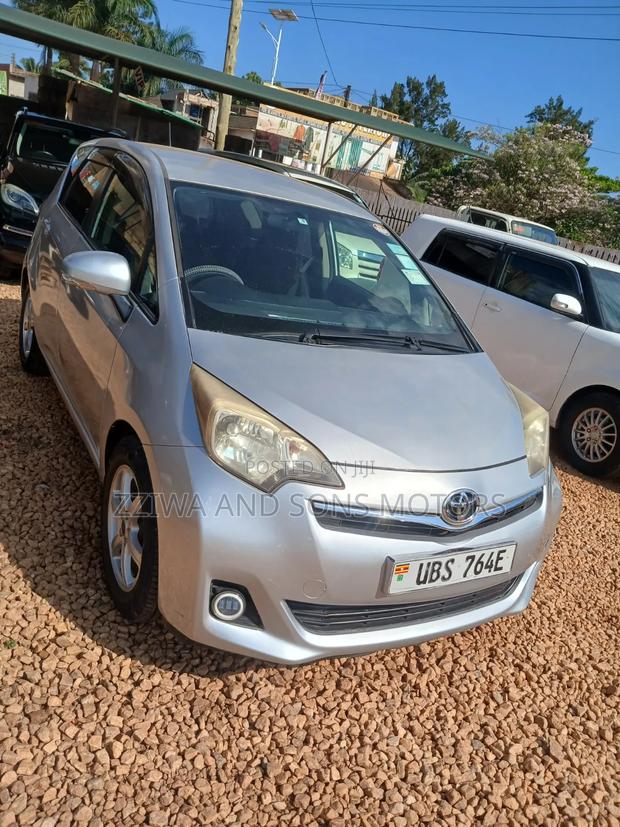 Toyota Ractis 1.5 FWD 2012 Silver