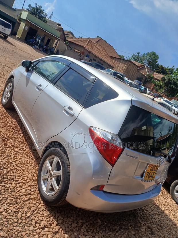 Toyota Ractis 1.5 FWD 2012 Silver