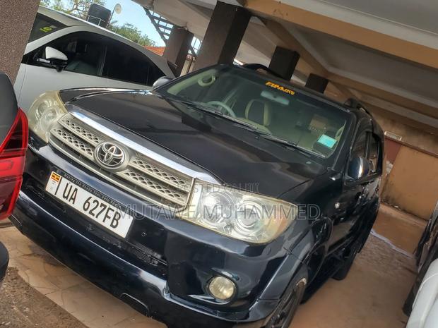 Toyota Fortuner 2013 Black