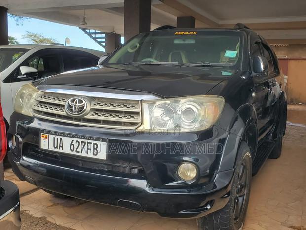 Toyota Fortuner 2013 Black