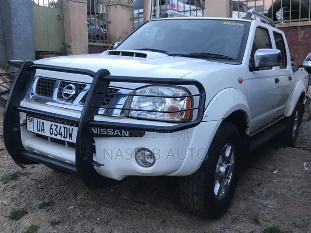 Nissan Hardbody 2013 White