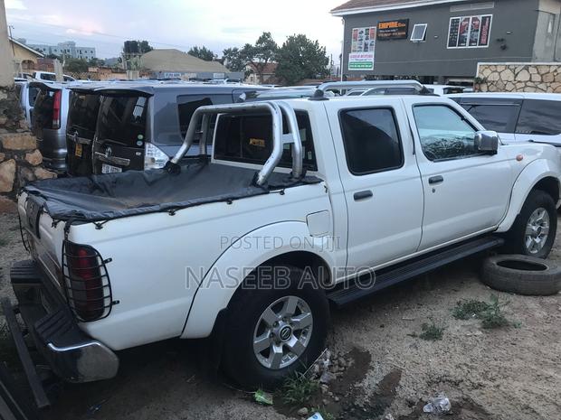 Nissan Hardbody 2013 White