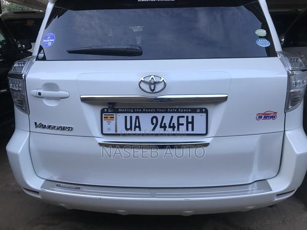 Toyota Vanguard 2012 White