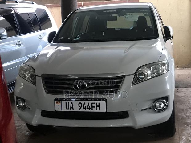 Toyota Vanguard 2012 White