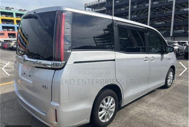 Toyota Noah 2017 Silver