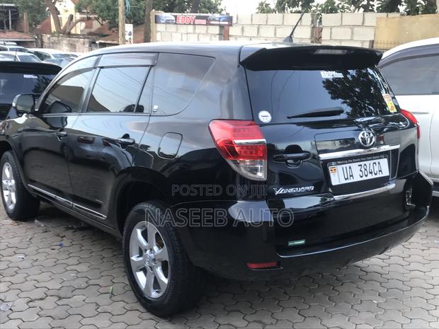 Toyota Vanguard 2012 Black