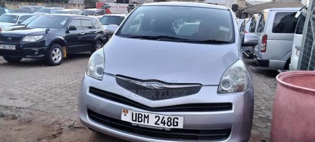 Toyota Ractis 2015 Silver