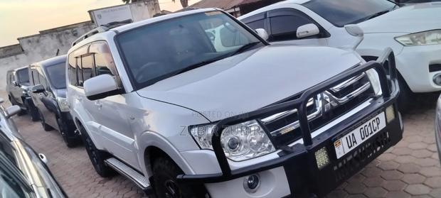 Mitsubishi Pajero 2010 White