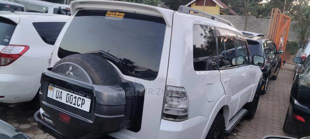 Mitsubishi Pajero 2010 White