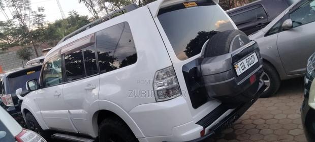 Mitsubishi Pajero 2010 White
