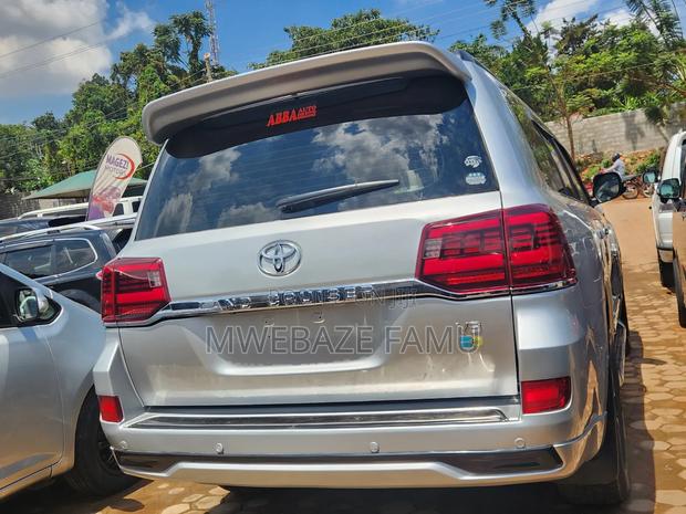 Toyota Land Cruiser 2017 Silver