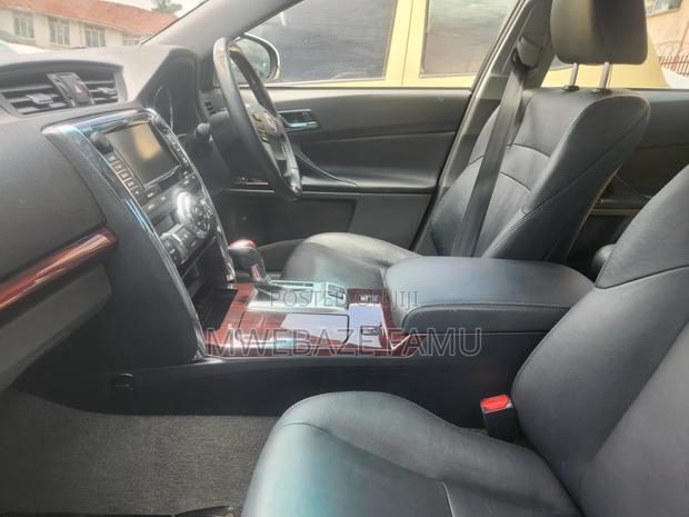 Toyota Mark X 2010