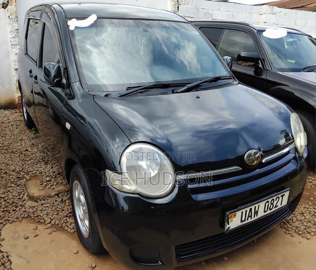 Toyota Sienta 2007 Black