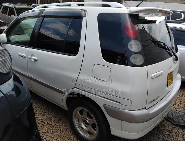 Toyota Raum 2002 White