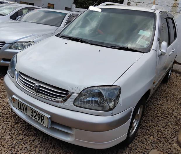 Toyota Raum 2002 White