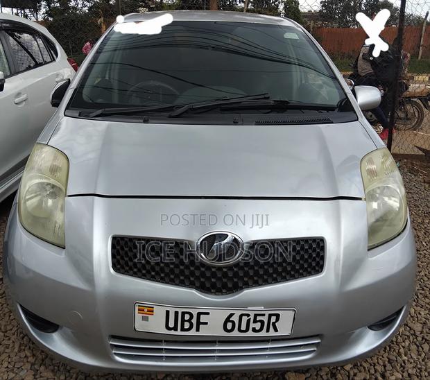 Toyota Vitz 2015 Gray