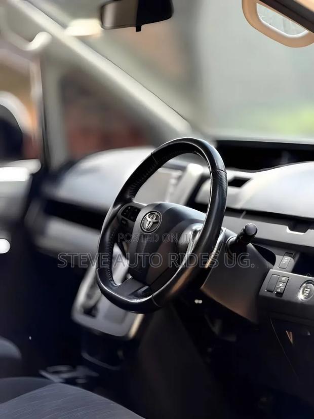 Toyota Noah 2013 White