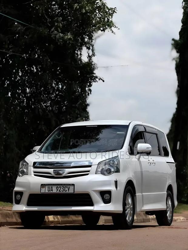 Toyota Noah 2013 White