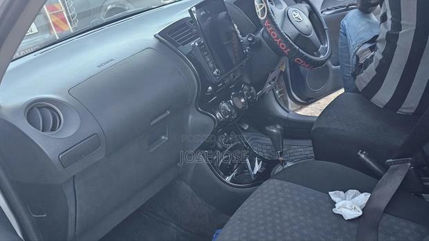 Toyota IST 2010 Silver