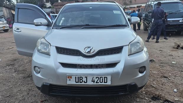 Toyota IST 2010 Silver
