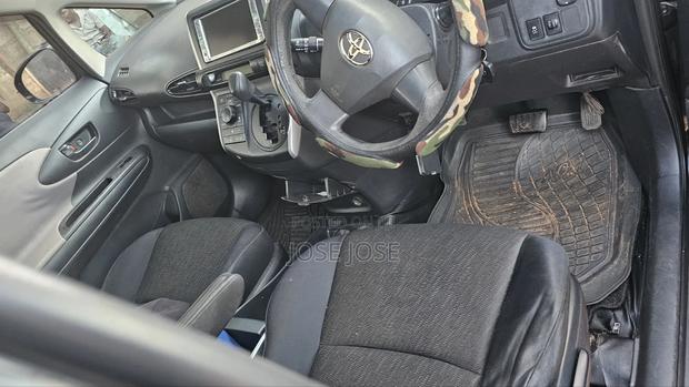 Toyota Wish 2010 Black