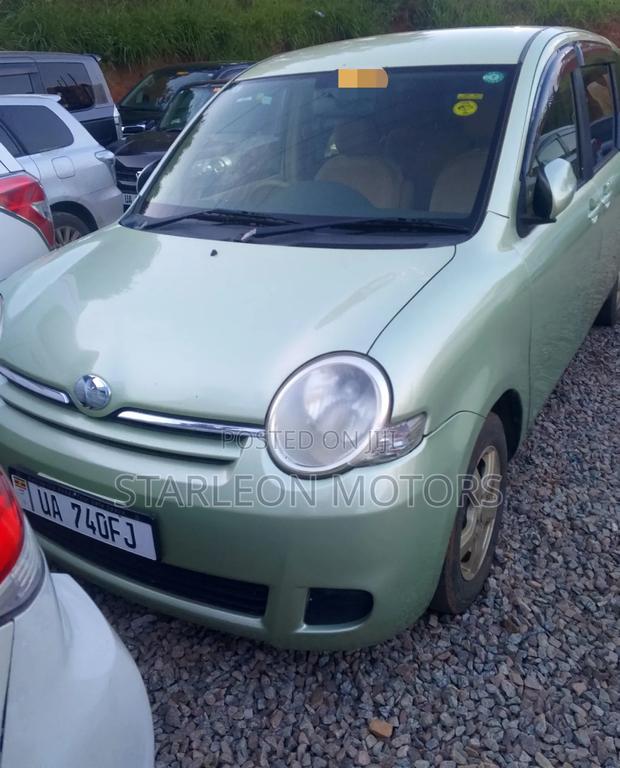 Toyota Sienta 1.5 AWD 2012 Green