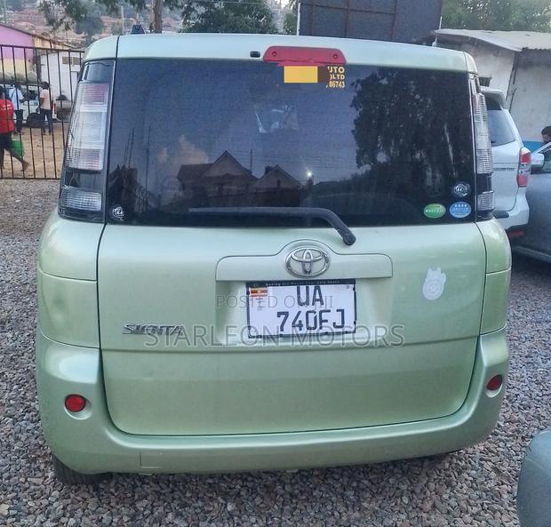 Toyota Sienta 1.5 AWD 2012 Green