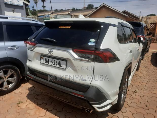 Toyota RAV4 2022 Silver