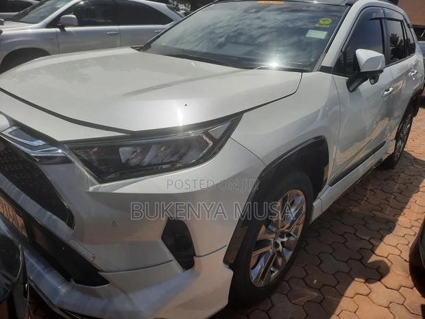 Toyota RAV4 2022 Silver