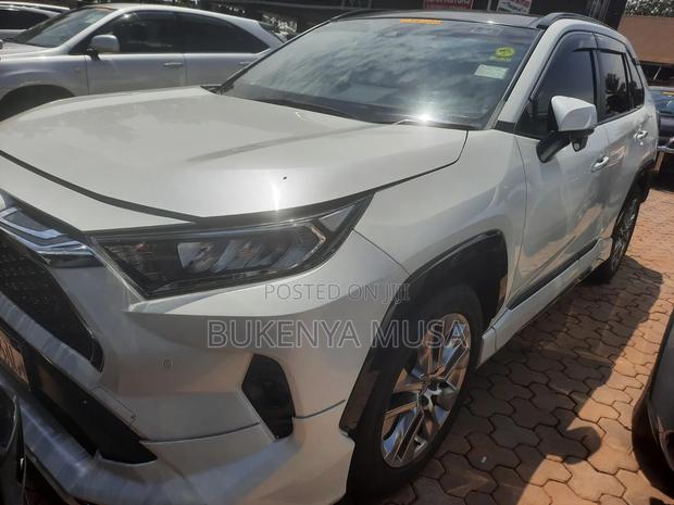 Toyota RAV4 2022 Silver