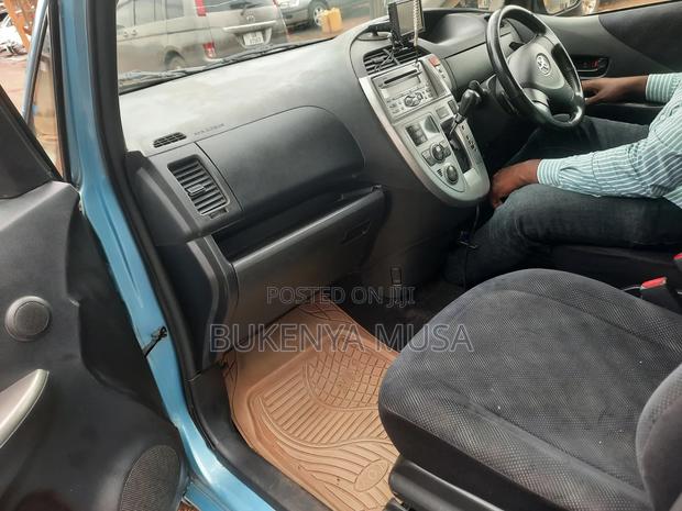 Toyota Ractis 2008 Blue