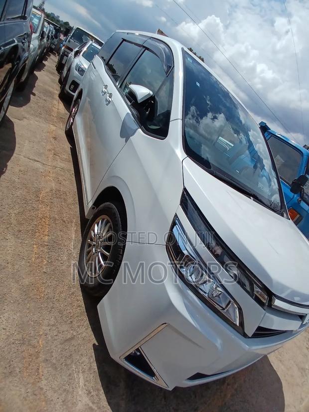 Toyota Voxy V 2WD 8-Seater 2018 White