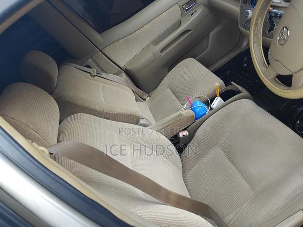 Toyota Raum 2006