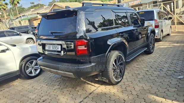 Toyota Land Cruiser 2024 Black