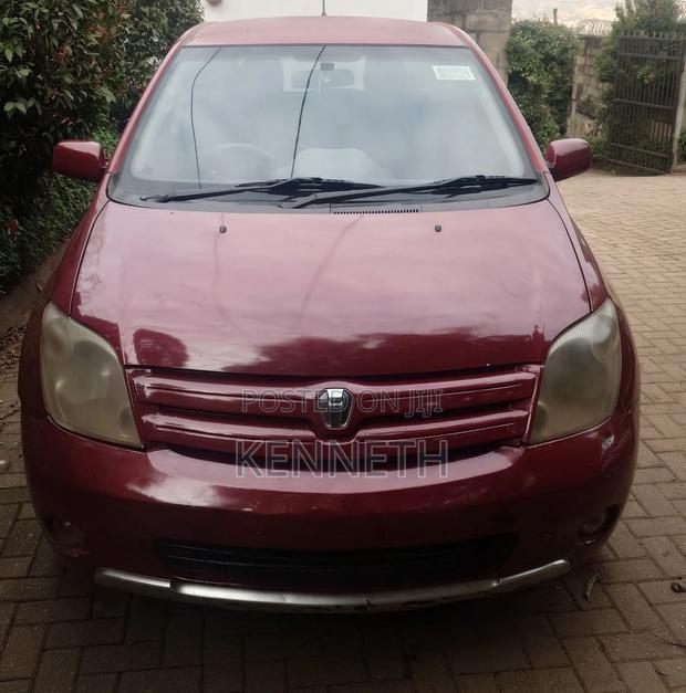 Toyota IST 2002 Maroon