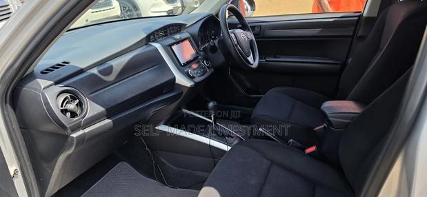 Toyota Corolla Fielder 2018 Silver