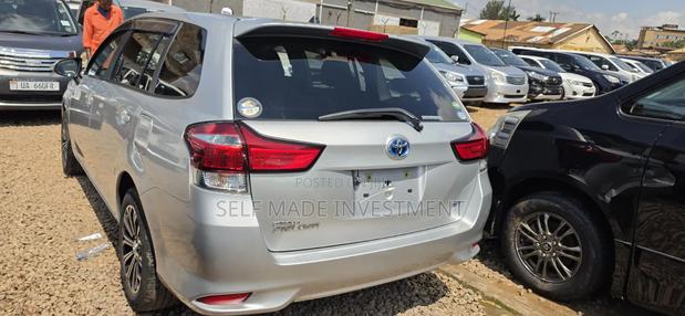 Toyota Corolla Fielder 2018 Silver