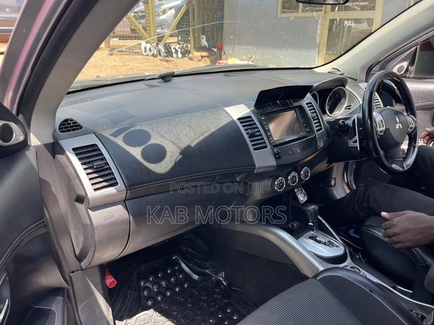 Mitsubishi Outlander 2012 Silver