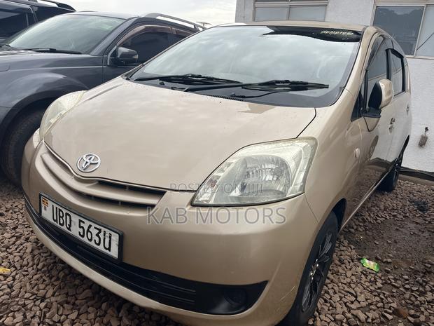 Toyota Passo Sette 1.5 AWD 2010 Gold